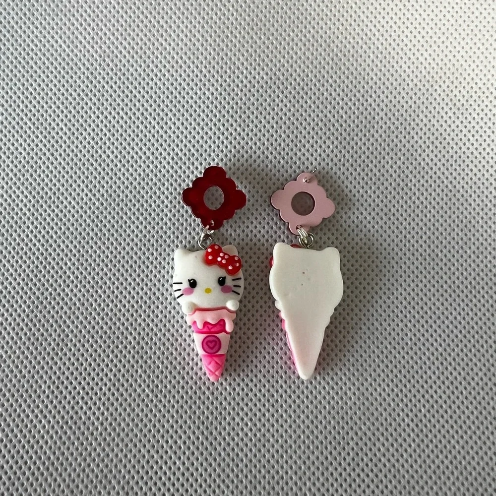 Hello Kitty earrings - Picture 5 of 5